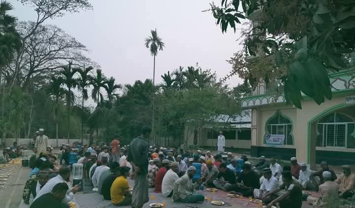 ইব্রাহিমপুর পশ্চিম পাড়া ইসলামী যুব সংঘের ইফতার ও দোয়া মাহফিল সম্পন্ন