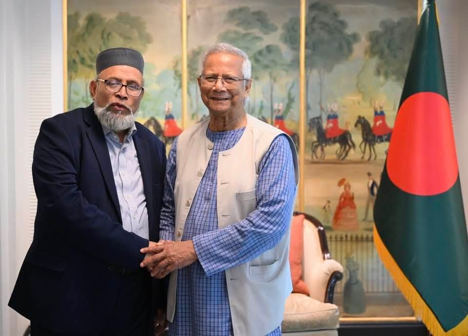 প্রধান উপদেষ্টা নোবেল বিজয়ী ডঃ মুহাম্মদ ইউনূসের সাথে সাক্ষাৎ করেন কালাম চৌধুরী